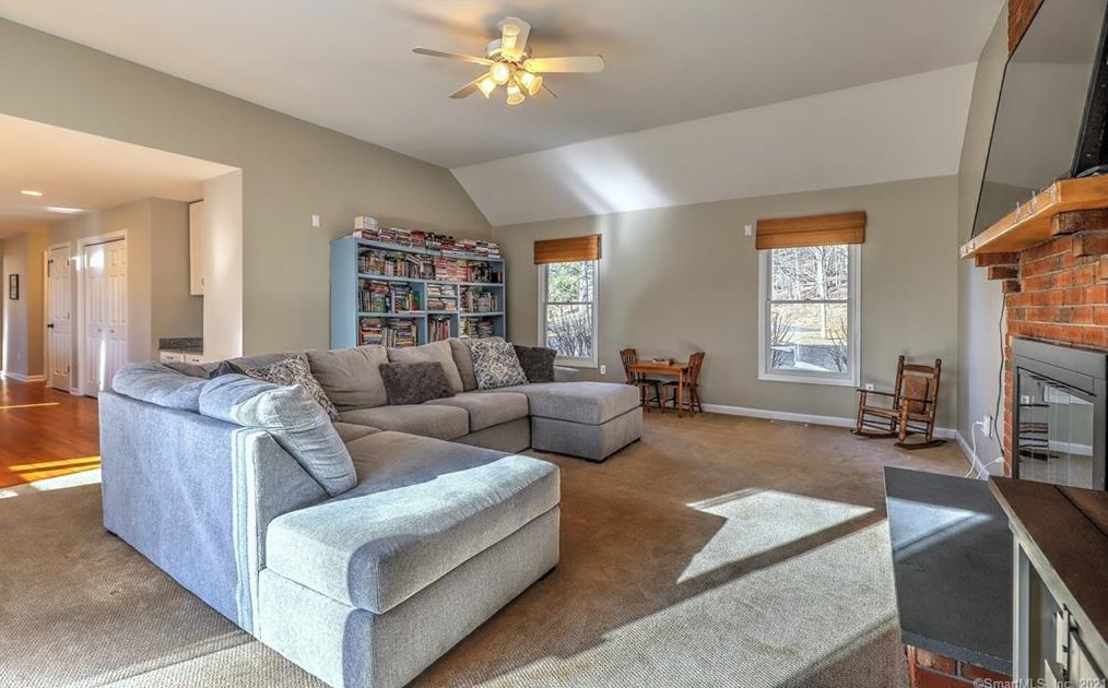 613 Patriot Rd, Southbury CT  06488-3223 exterior