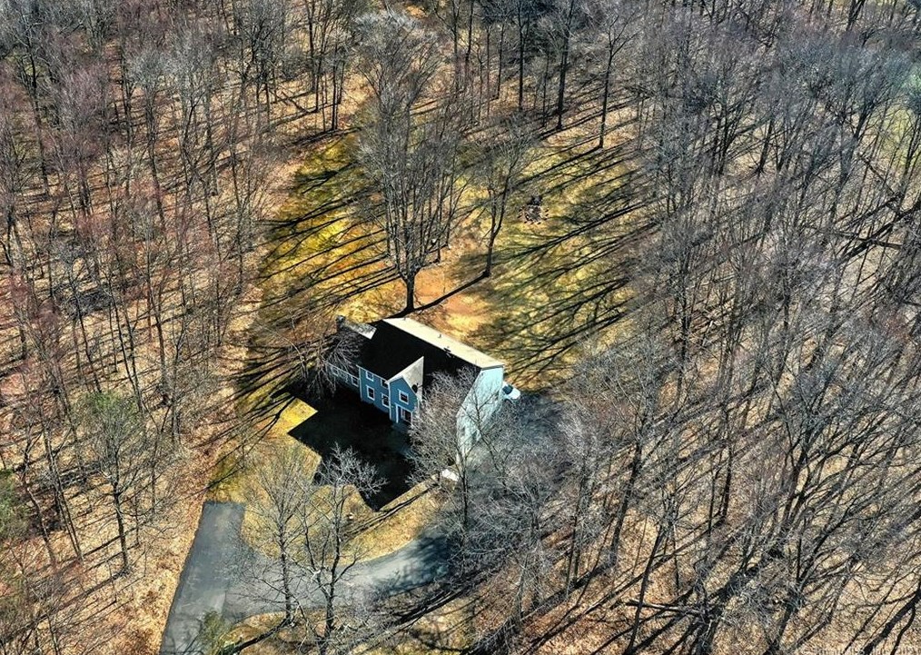 613 Patriot Rd, Southbury CT  06488-3223 exterior