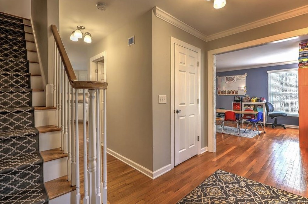 613 Patriot Rd, Southbury CT  06488-3223 exterior