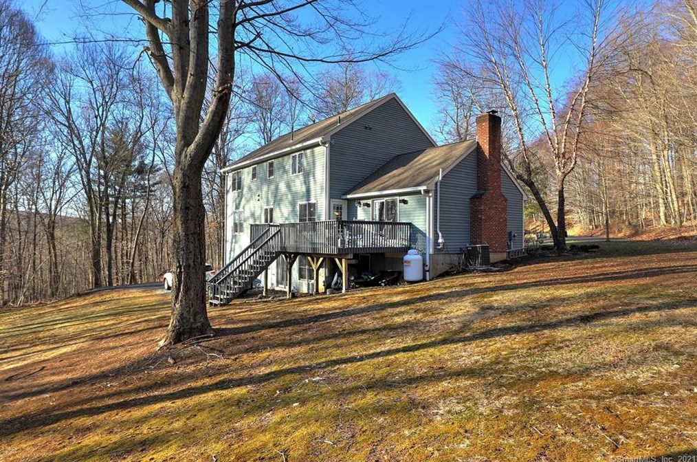 613 Patriot Rd, Southbury CT  06488-3223 exterior