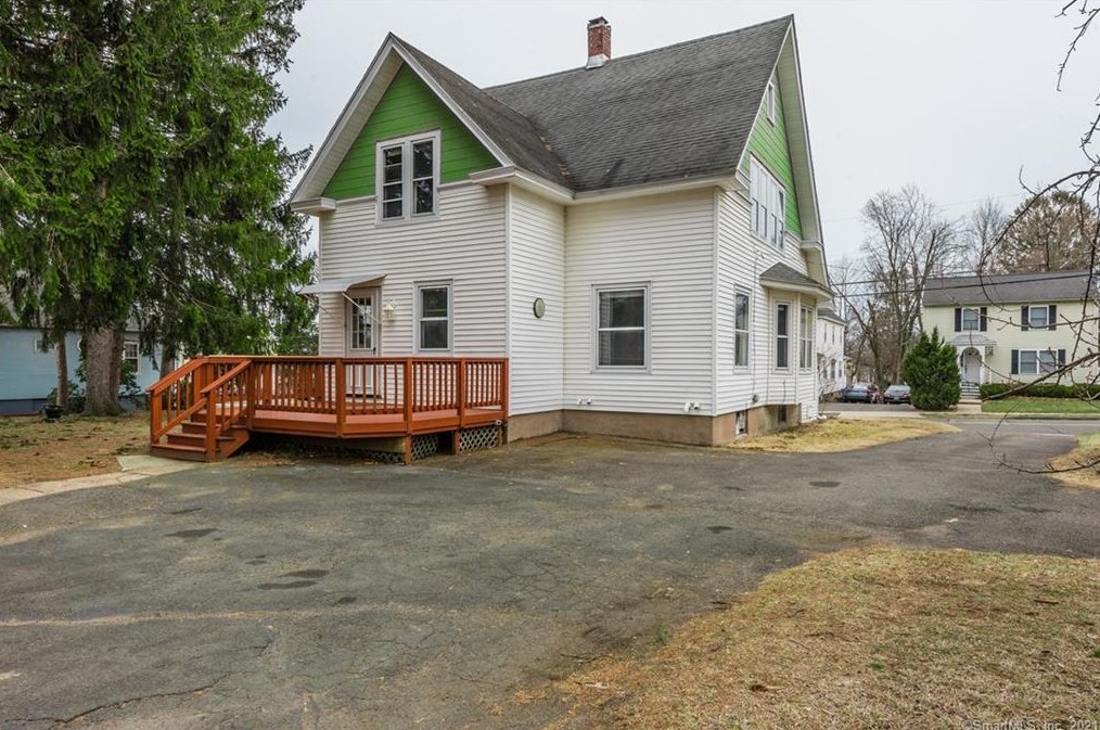 23 Hawthorne St, Manchester, CT 06042