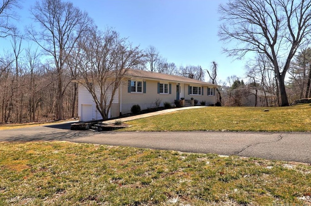 493 Wolcott Ln, Orange, CT 06477 exterior