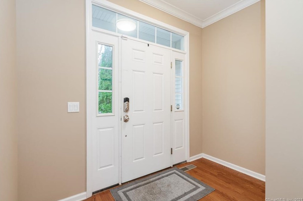 22 Goodwin Cir, Hartford, CT 06105-5201