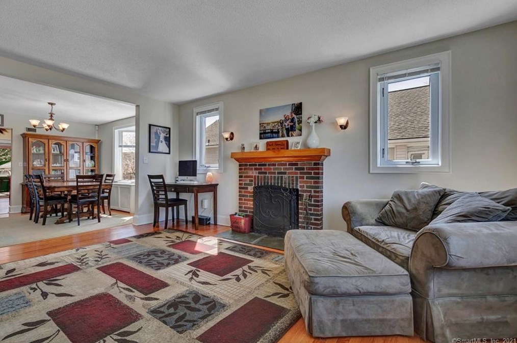 37 Chidsey Ave, New Haven CT 06512-3007 exterior