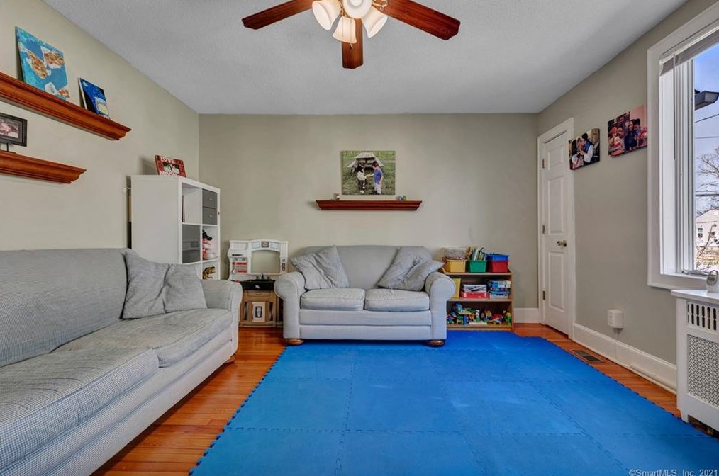 37 Chidsey Ave, New Haven CT 06512-3007 exterior