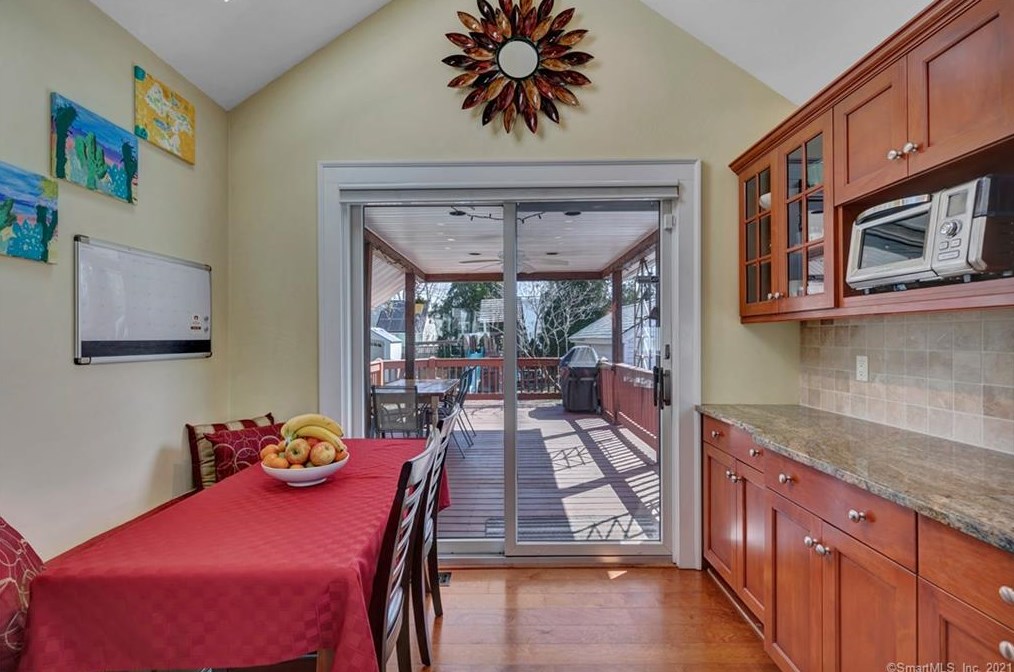 37 Chidsey Ave, New Haven CT 06512-3007 exterior