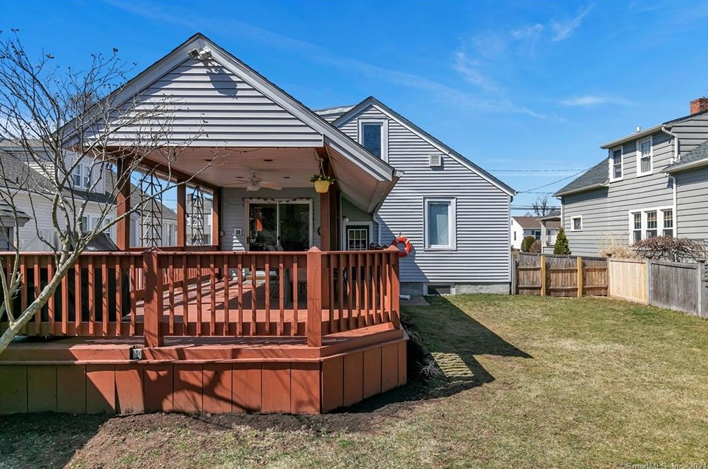 37 Chidsey Ave, New Haven CT 06512-3007 exterior