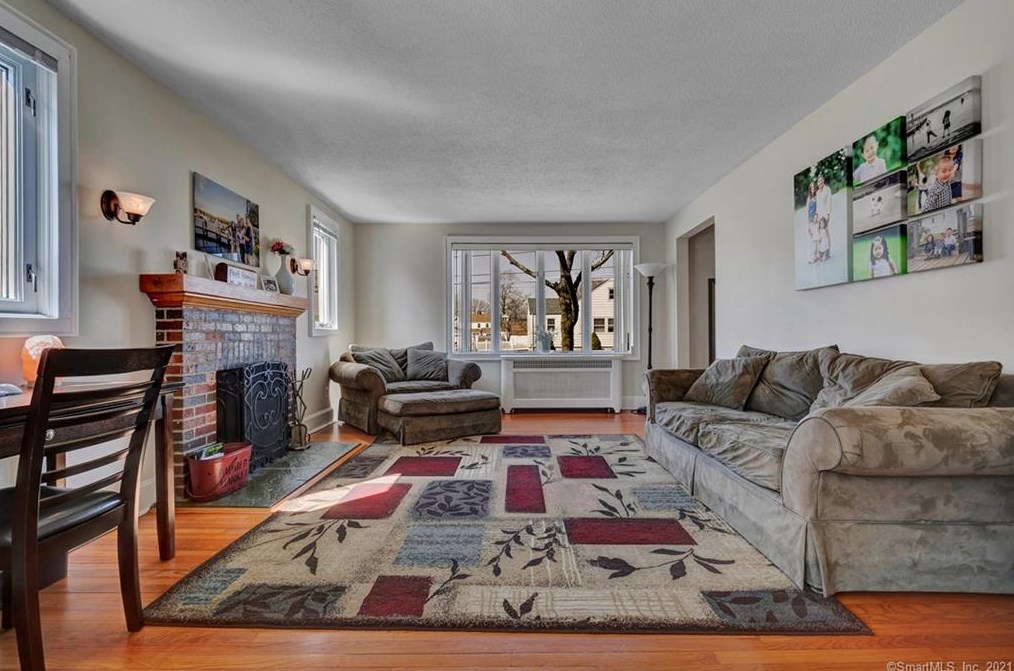 37 Chidsey Ave, New Haven CT 06512-3007 exterior