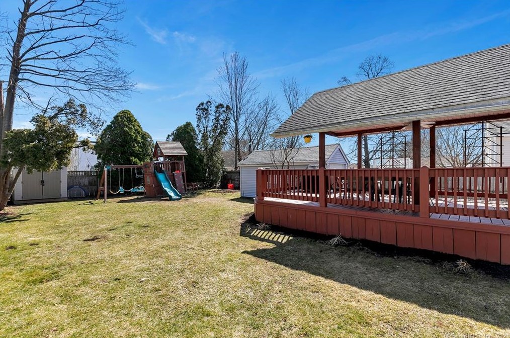 37 Chidsey Ave, New Haven CT 06512-3007 exterior