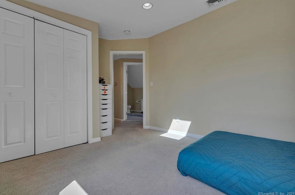 37 Chidsey Ave, New Haven CT 06512-3007 exterior