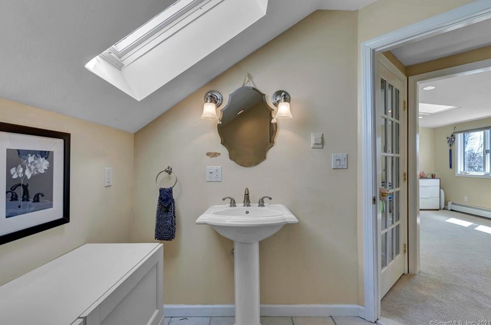 37 Chidsey Ave, New Haven CT 06512-3007 exterior