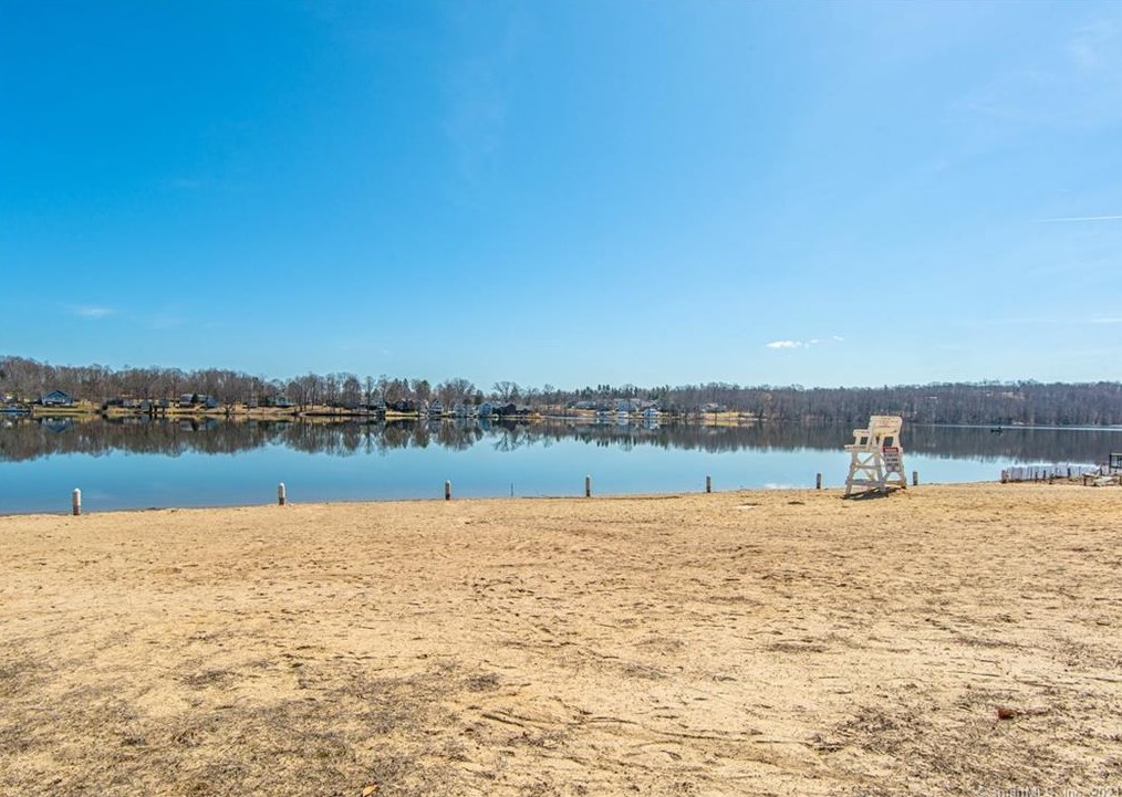 9 Sioux Rd, Middlefield, CT 06455