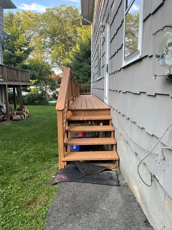 72 Sunrise Ave, Fairfield CT  06824-4659 exterior