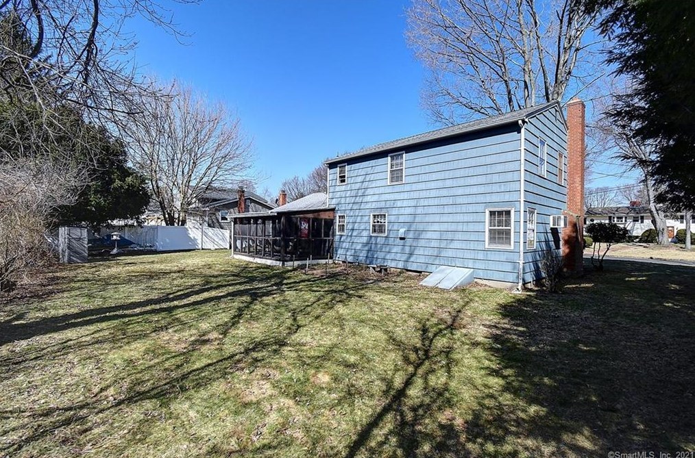28 Ireland Rd, Hartford, CT 06109-2105