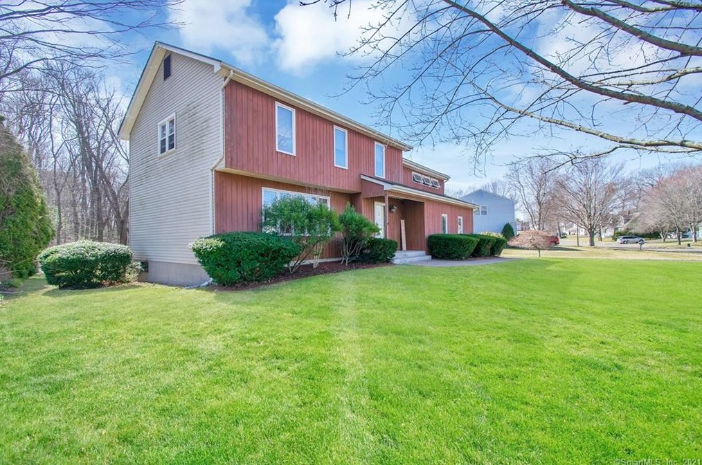 43 Somerset Dr, Windsor, CT 06095
