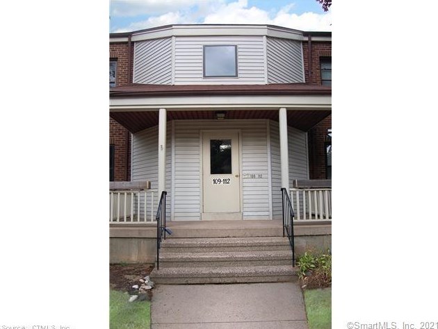 111 Wellington Dr, Farmington, CT 06032