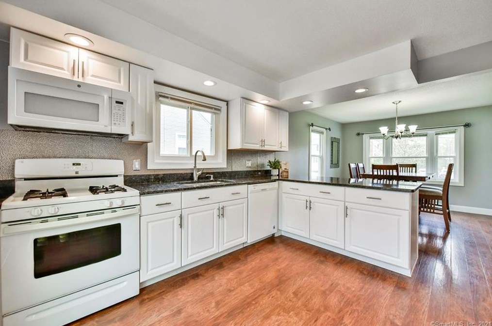93 Campbell Ave, Vernon, CT 06066-5403