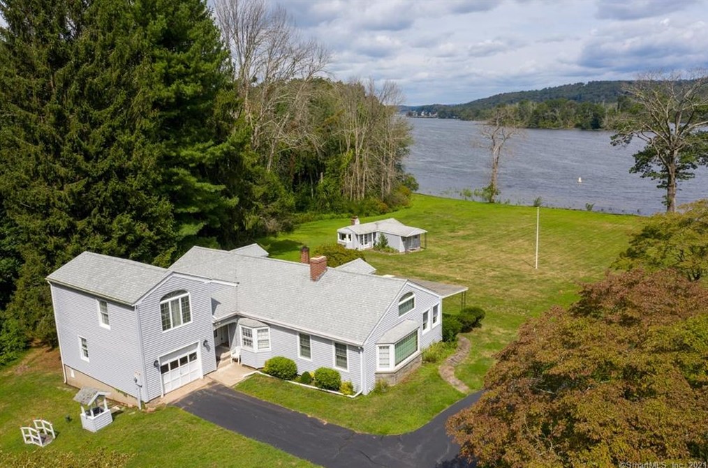 9 Parkers Point Rd, Chester, CT 06412