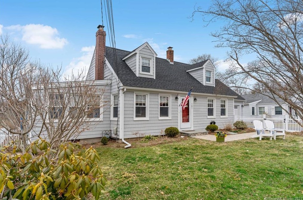 161 Hotchkiss Grove Rd, Branford, CT 06405-5465