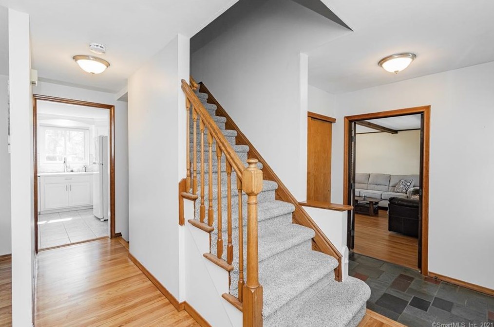 124 Huntington Dr, Vernon CT  06066-4610 exterior
