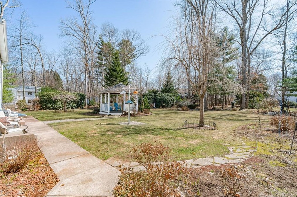 124 Huntington Dr, Vernon CT  06066-4610 exterior