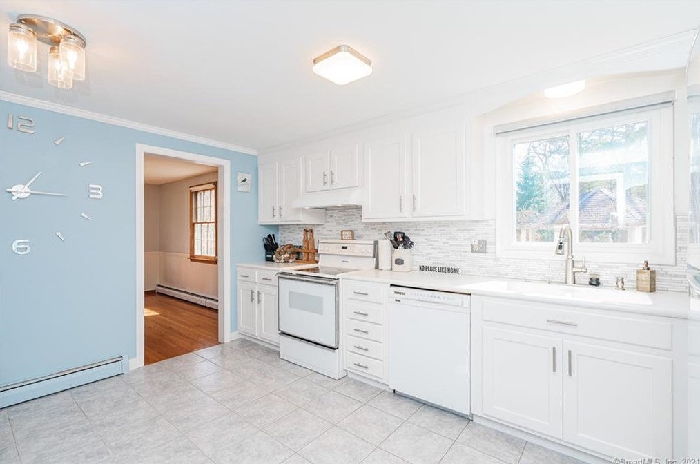 124 Huntington Dr, Vernon CT  06066-4610 exterior