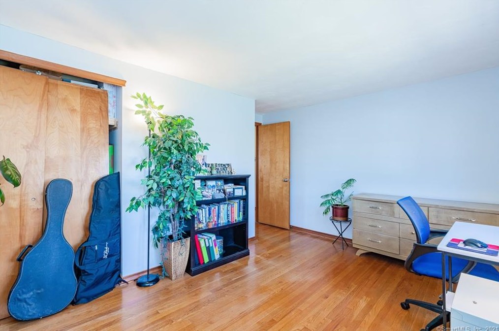 124 Huntington Dr, Vernon CT  06066-4610 exterior