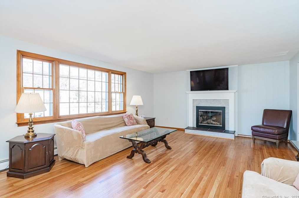 124 Huntington Dr, Vernon CT  06066-4610 exterior
