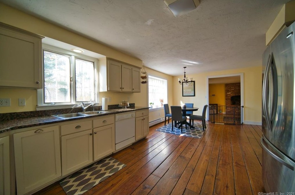5 Shanda Ln, Tolland CT  06084-3952 exterior