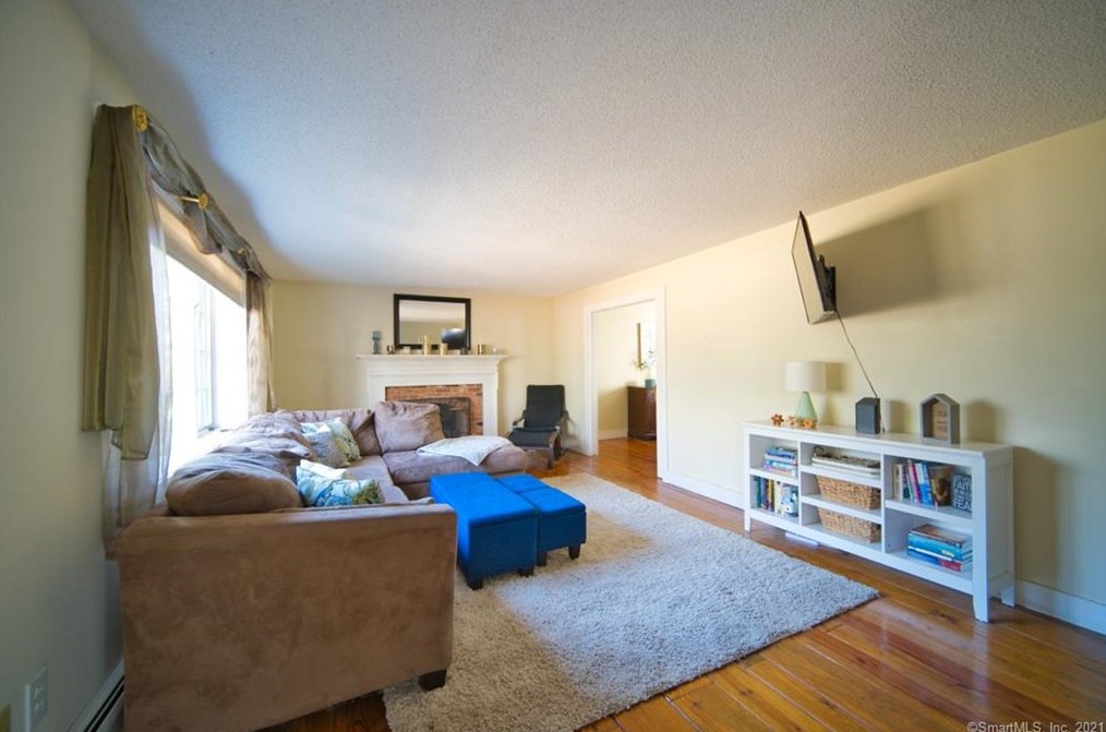 5 Shanda Ln, Tolland CT  06084-3952 exterior