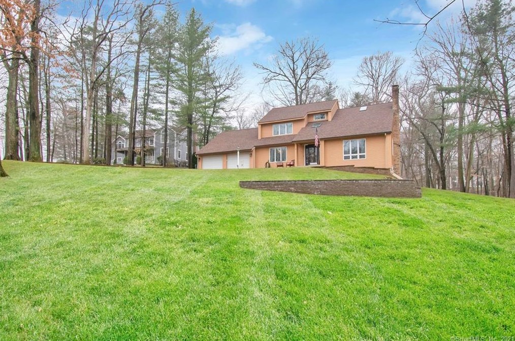 7 Benjamin Rd, Ellington, CT 06029