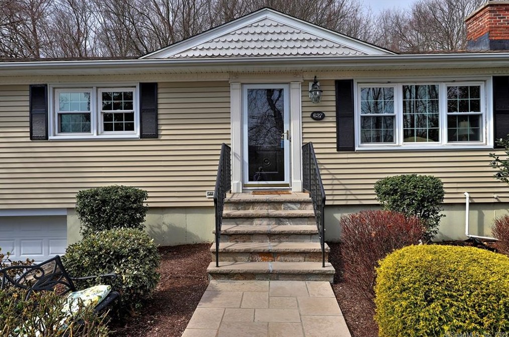 627 Booth Hill Rd, Huntington, CT 06484