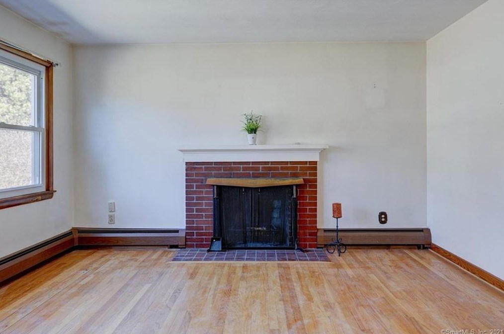 71 Elliott Dr, Plantsville, CT 06479-1447