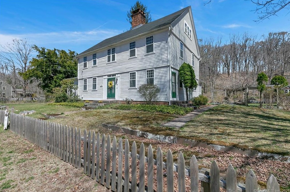 19 North St, North Branford, CT 06471
