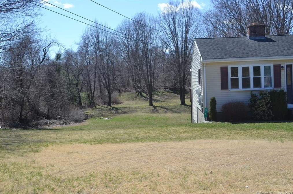 518 Raymond Hill Rd, Uncasville, CT 06382