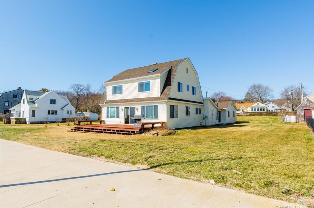 108 E Shore Dr, Niantic, CT 06357
