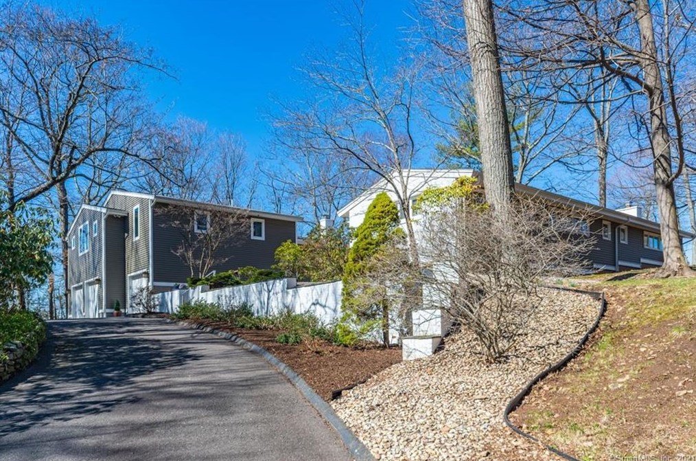 29 Montevideo Rd, Avon, CT 06001-3926