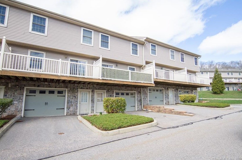 64 Scotch Cap Rd ##122, Quaker Hill, CT 06375