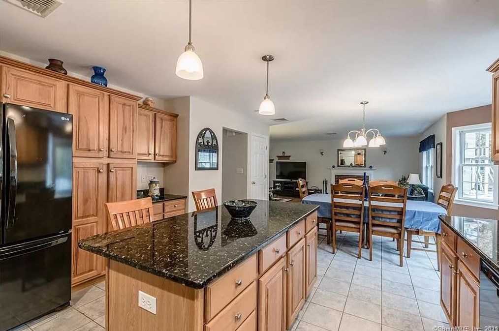 6 Evans Crossing, Wapping, CT 06074