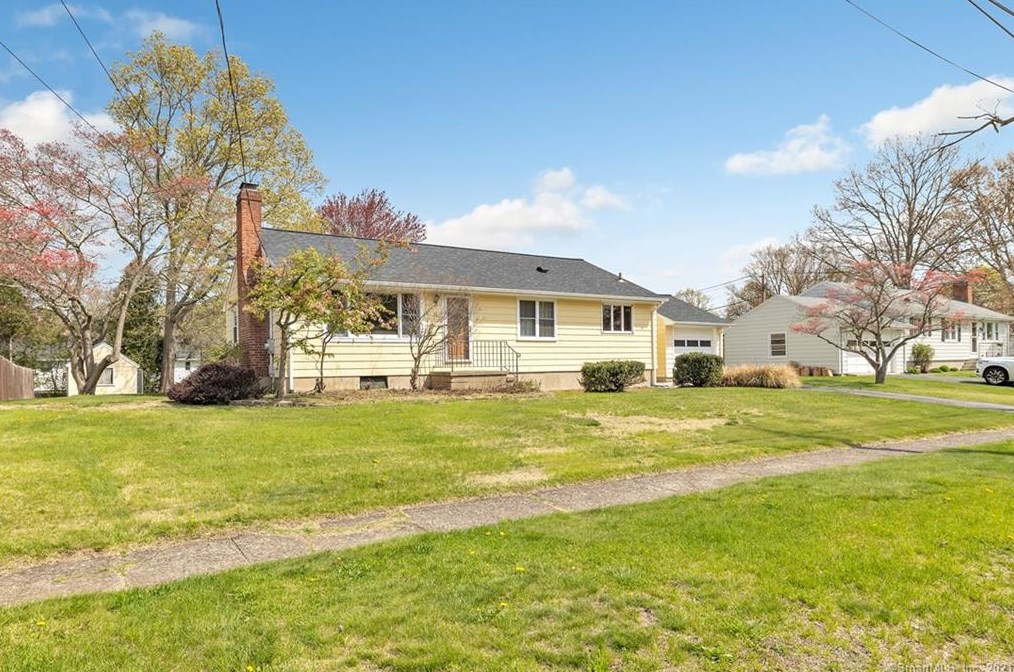 28 Middlebrook Rd, Stratford, CT 06614-1524