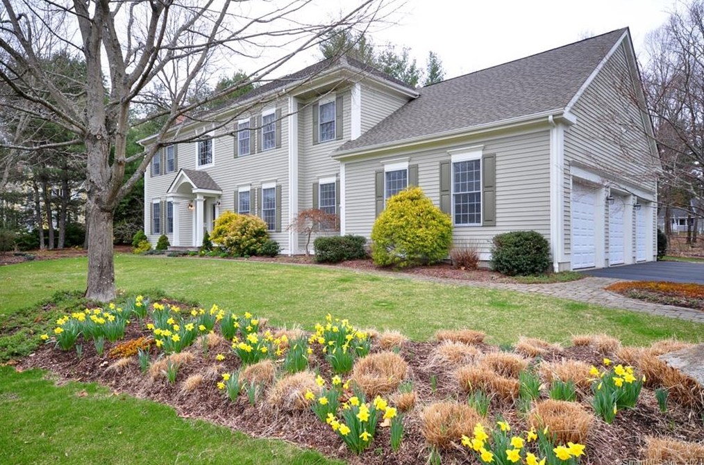 2 Ardsley Way, Simsbury, CT 06070-2840