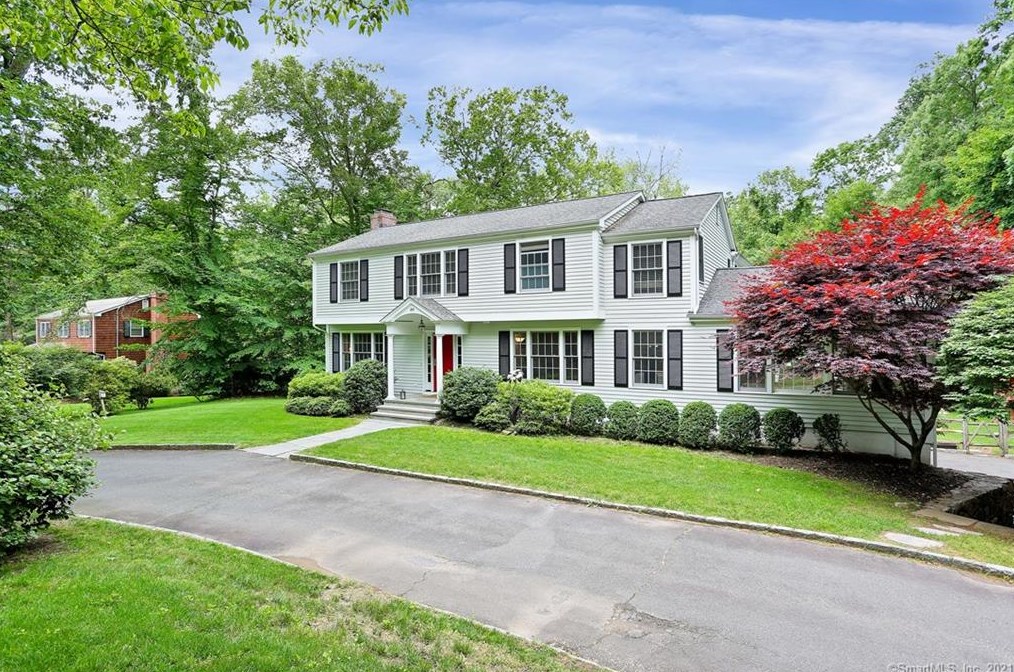 89 Betsys Ln, New Canaan, CT 06840