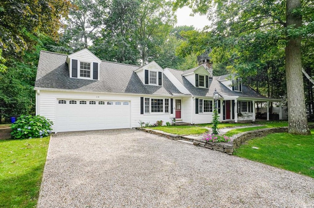 19 Woodpond Rd, Hartford, CT 06107 exterior