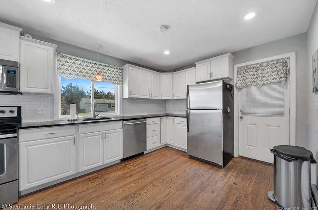 19 Seneca Rd, Wallingford CT  06492-2817 exterior