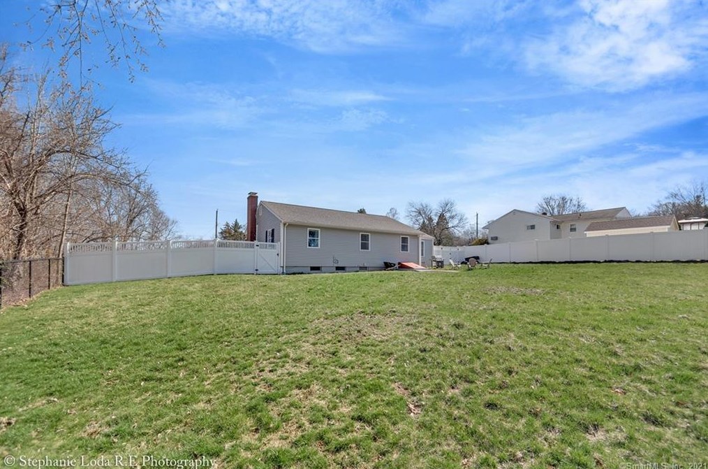19 Seneca Rd, Wallingford CT  06492-2817 exterior