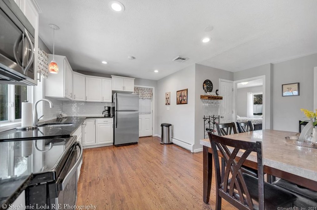 19 Seneca Rd, Wallingford CT  06492-2817 exterior