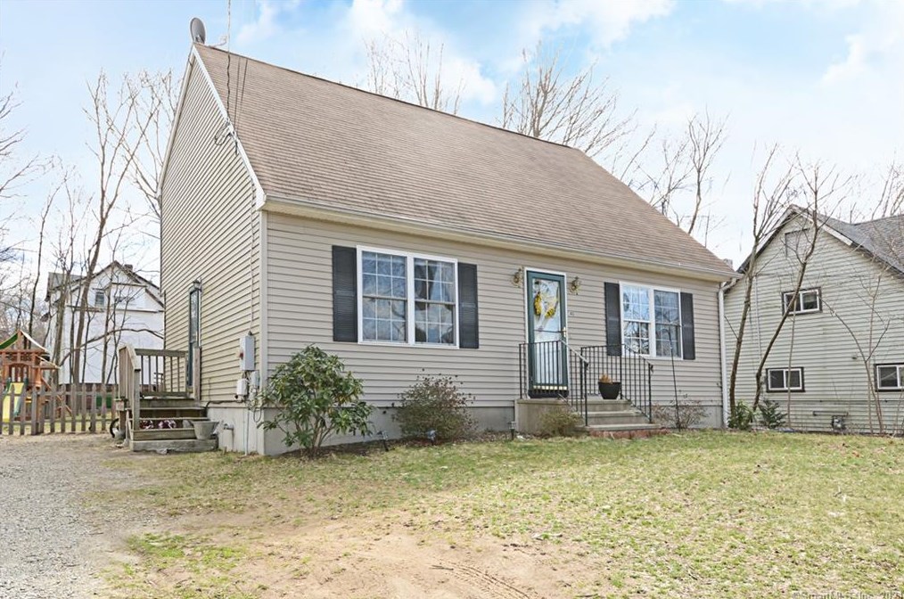 40 High St, Killingly, CT 06239