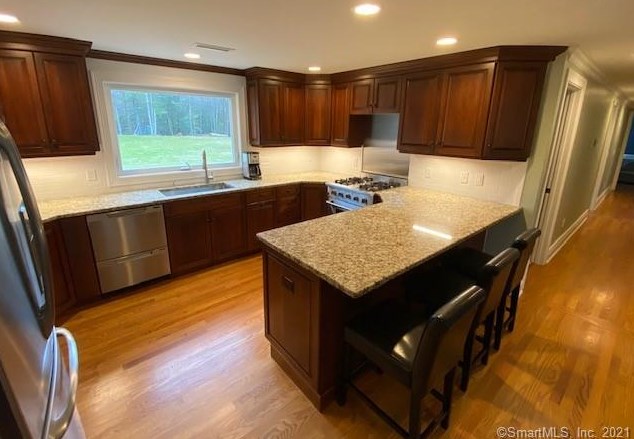 178 Stratton Brook Rd, Simsbury, CT 06070-2325