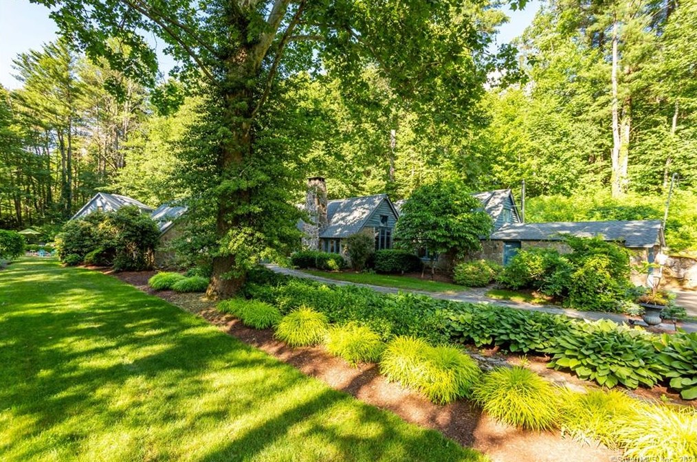 8 Morgan Rd, Collinsville, CT 06019-2007