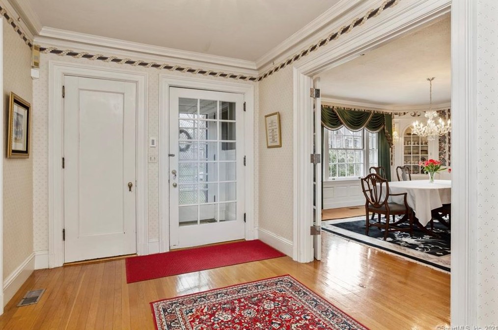 240 Kenyon St, Hartford, CT 06105-2240